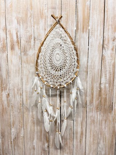 Dromenvanger (teardrop) wit gehaakt in rotan ring ±⌀32cm